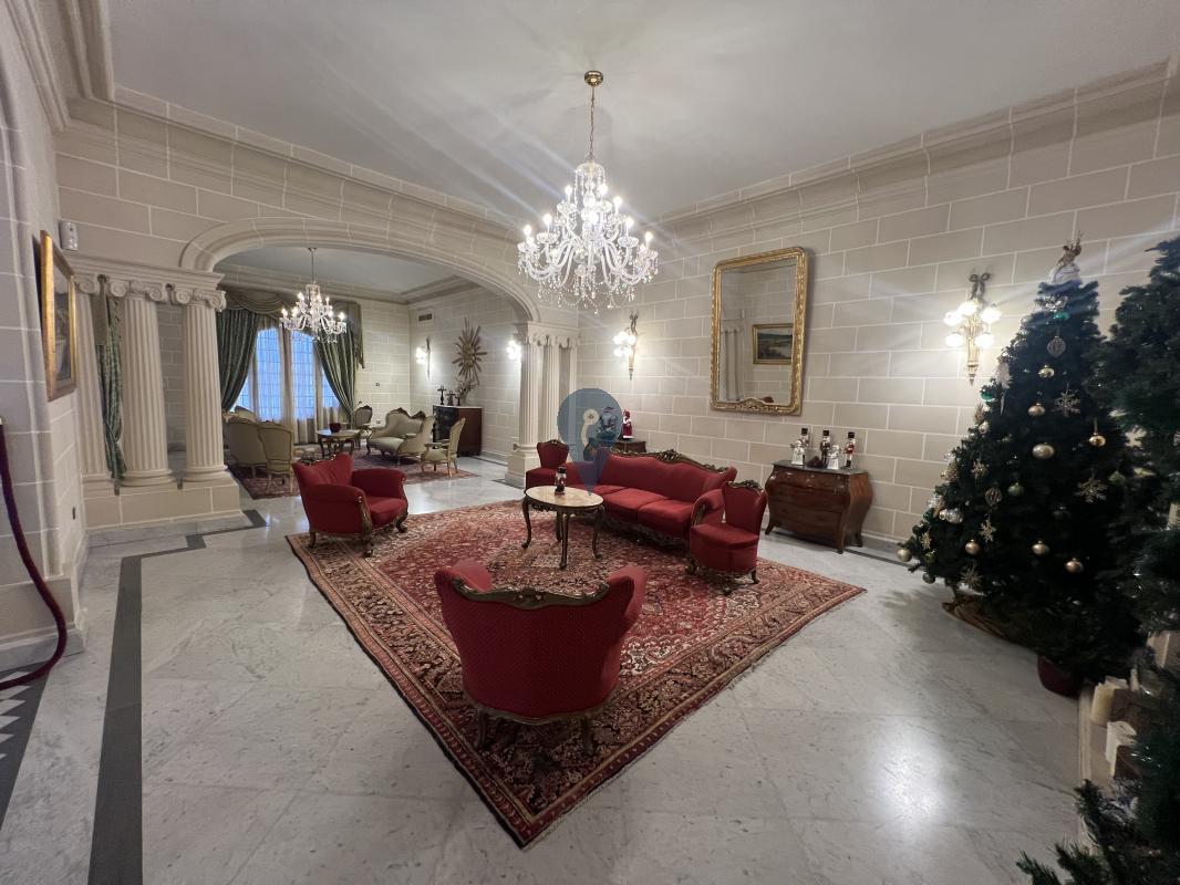 Restaurants / Take-Aways in Wardija - REF 85053