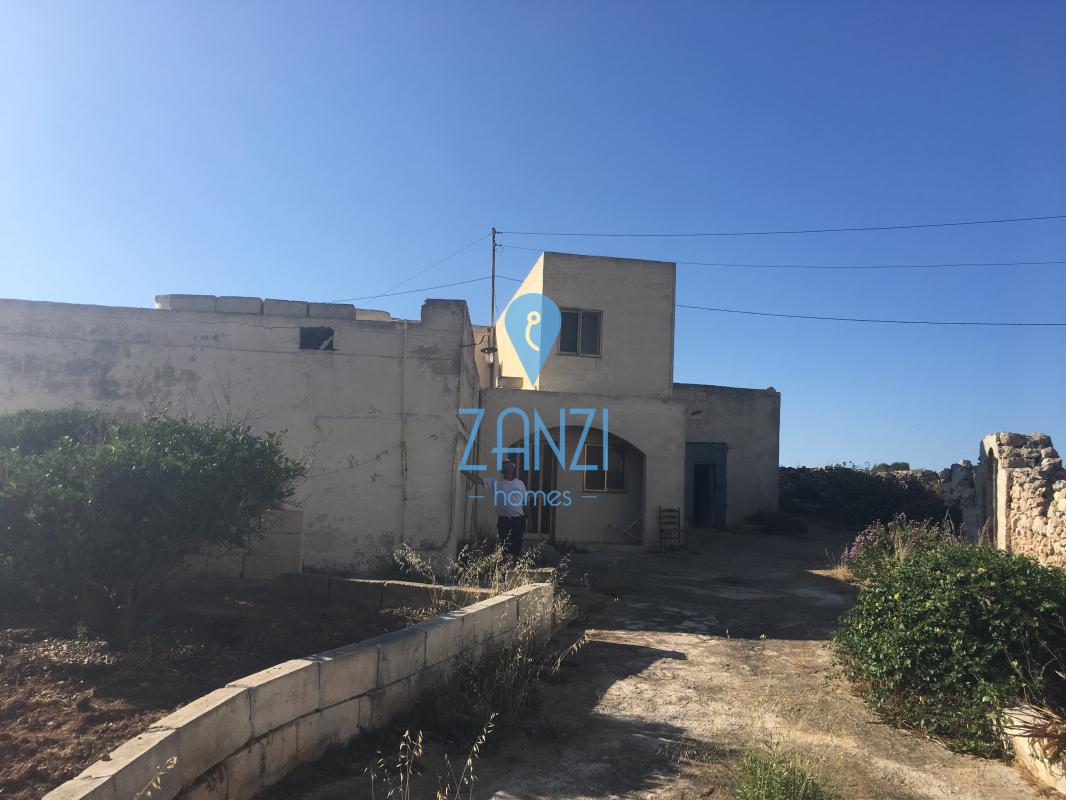 Farmhouses in Bahrija - REF 19256