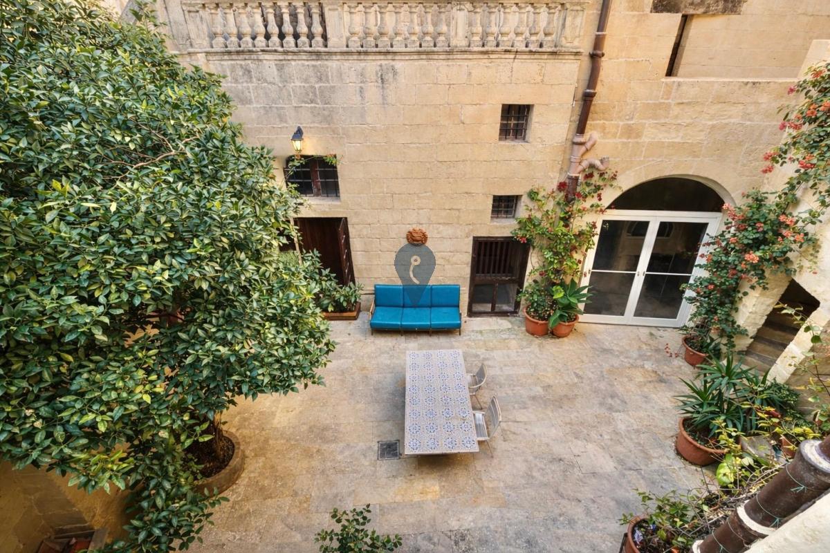 Palace/Castle/Manor in Zejtun - REF 4272