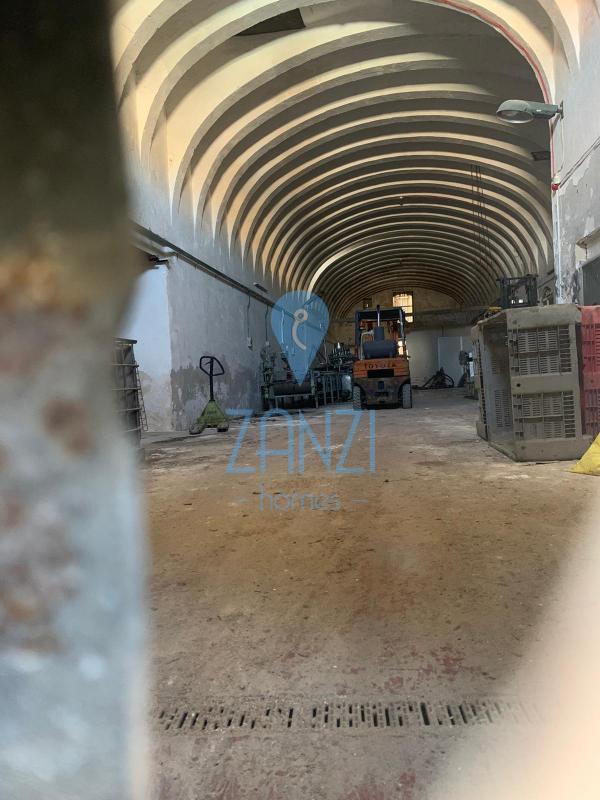 Factories / Warehouses in Marsa - REF 50021