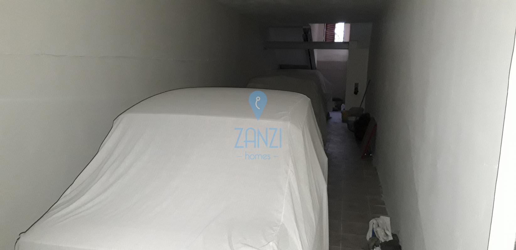 Garages / Garage Space in Luqa - REF 55913