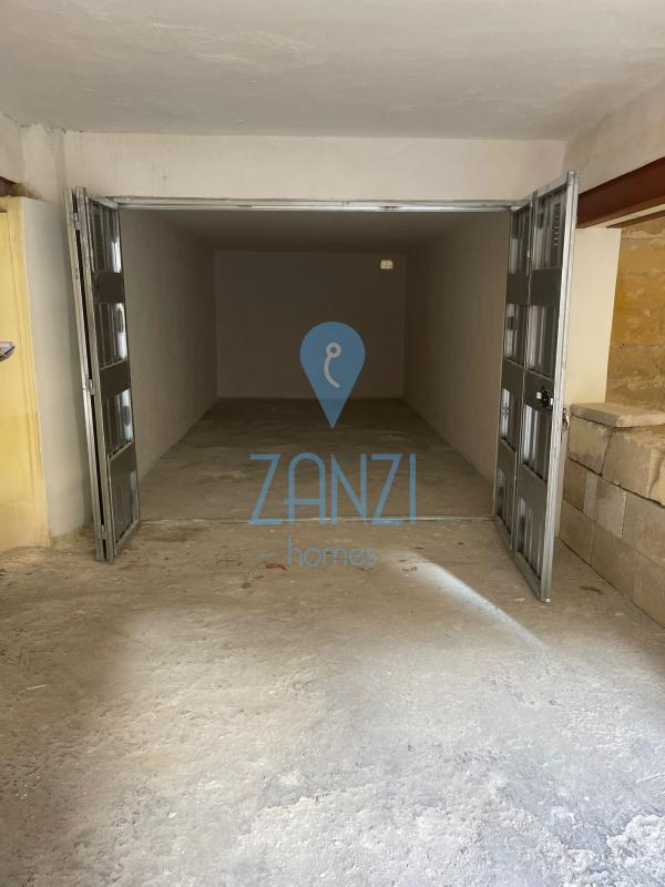 Garages / Garage Space in Gzira - REF 56147