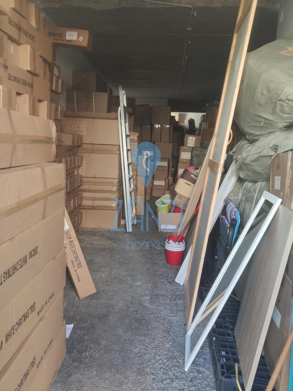 Garages / Garage Space in Birzebbuga - REF 56273