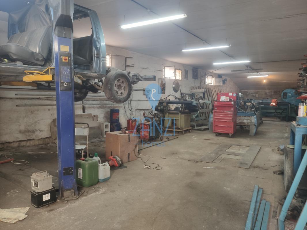 Garages / Garage Space in Qormi - REF 61030