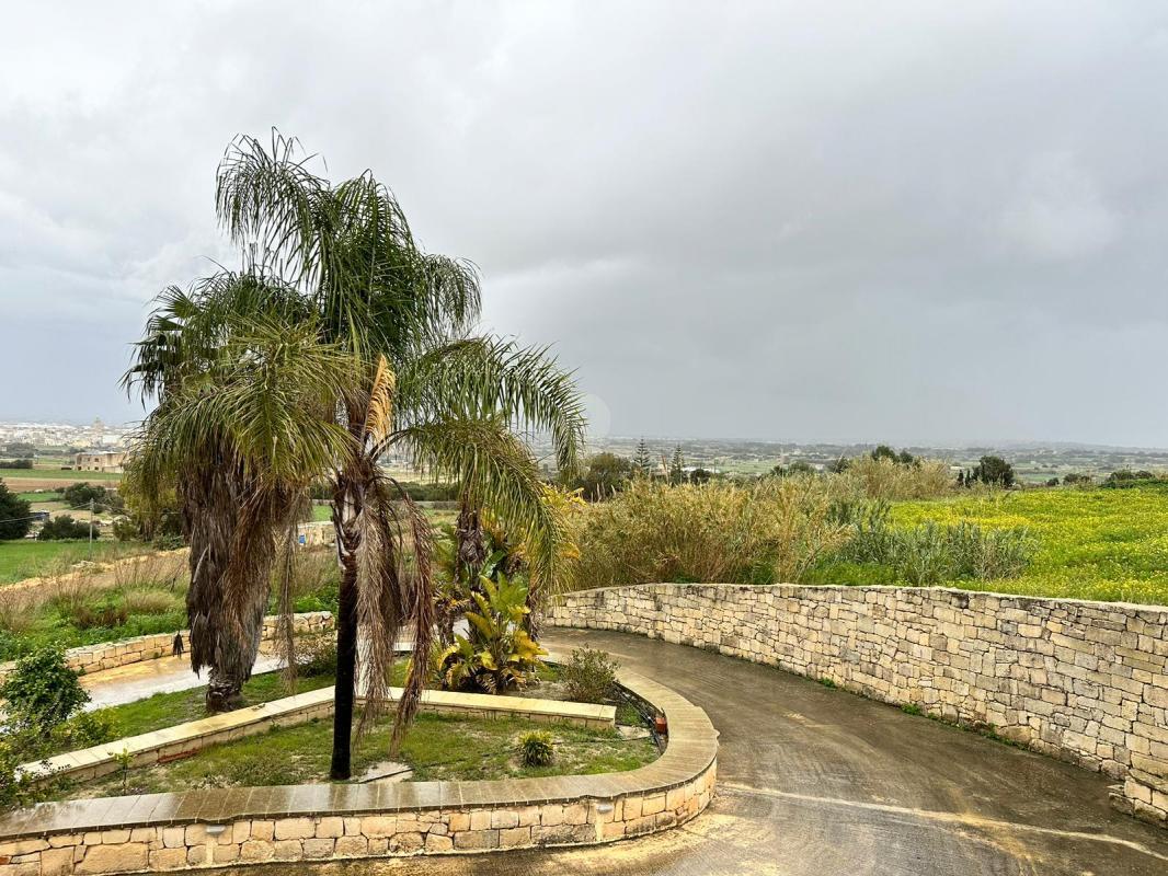 Property in Siggiewi - Image 10