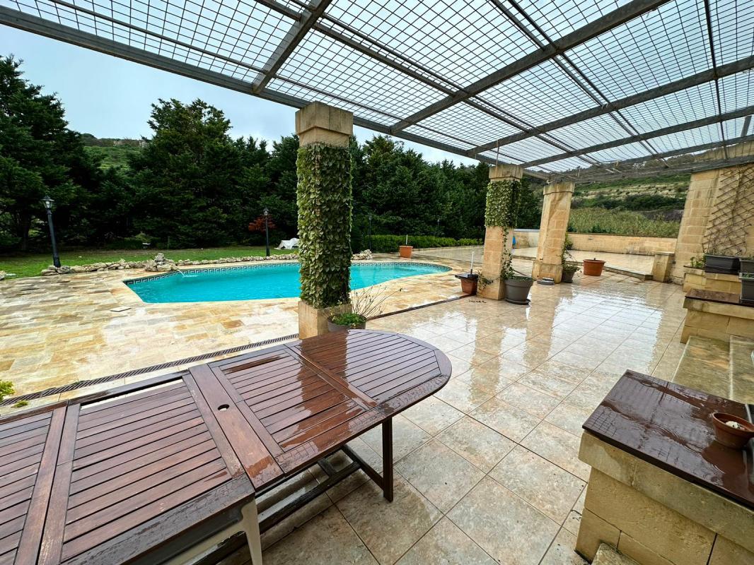 Property in Siggiewi - Image 8