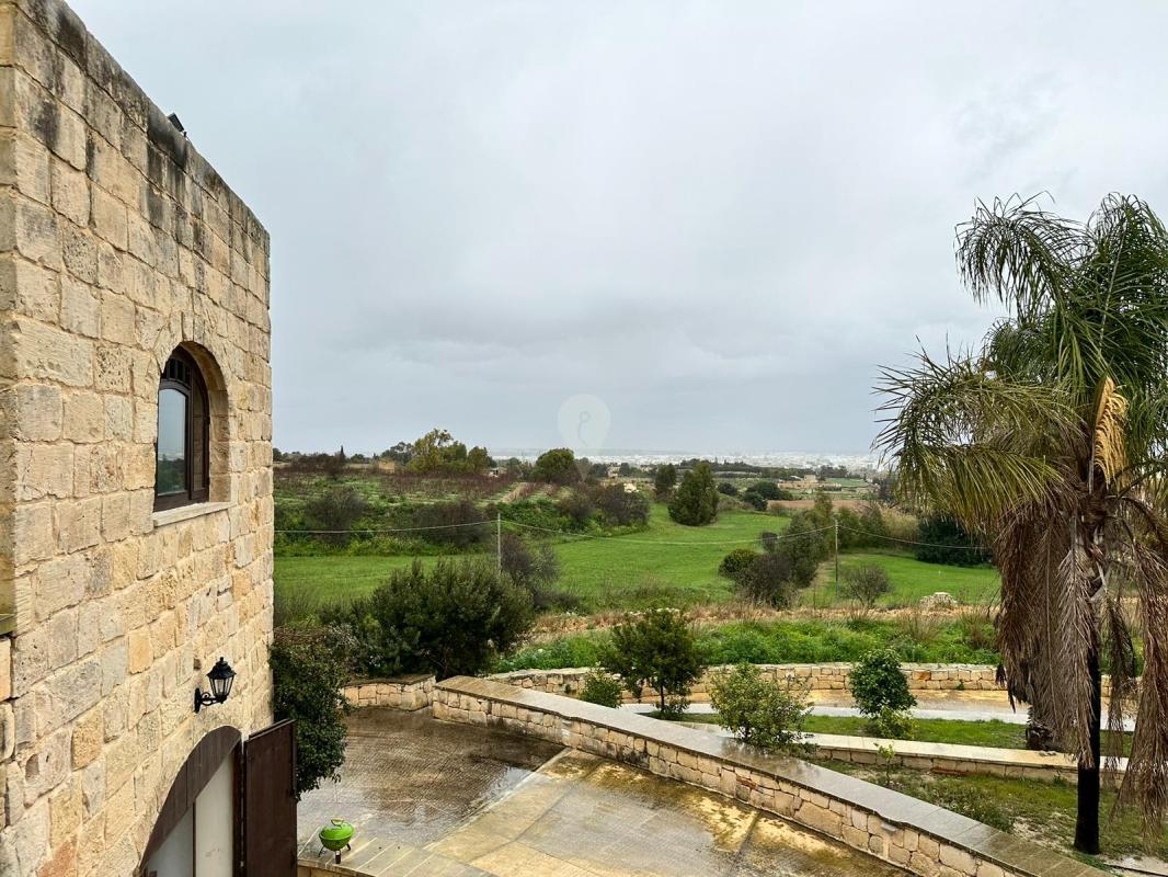 Property in Siggiewi - Image 9