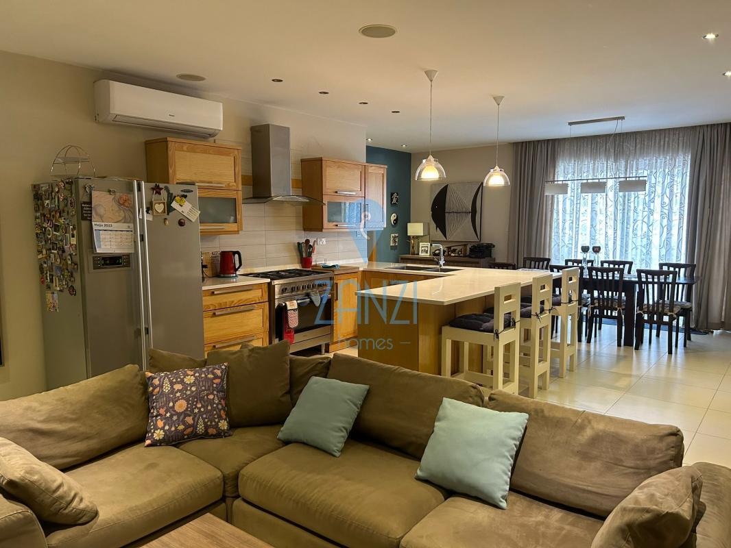 Corner Penthouse in Zabbar REF 67954