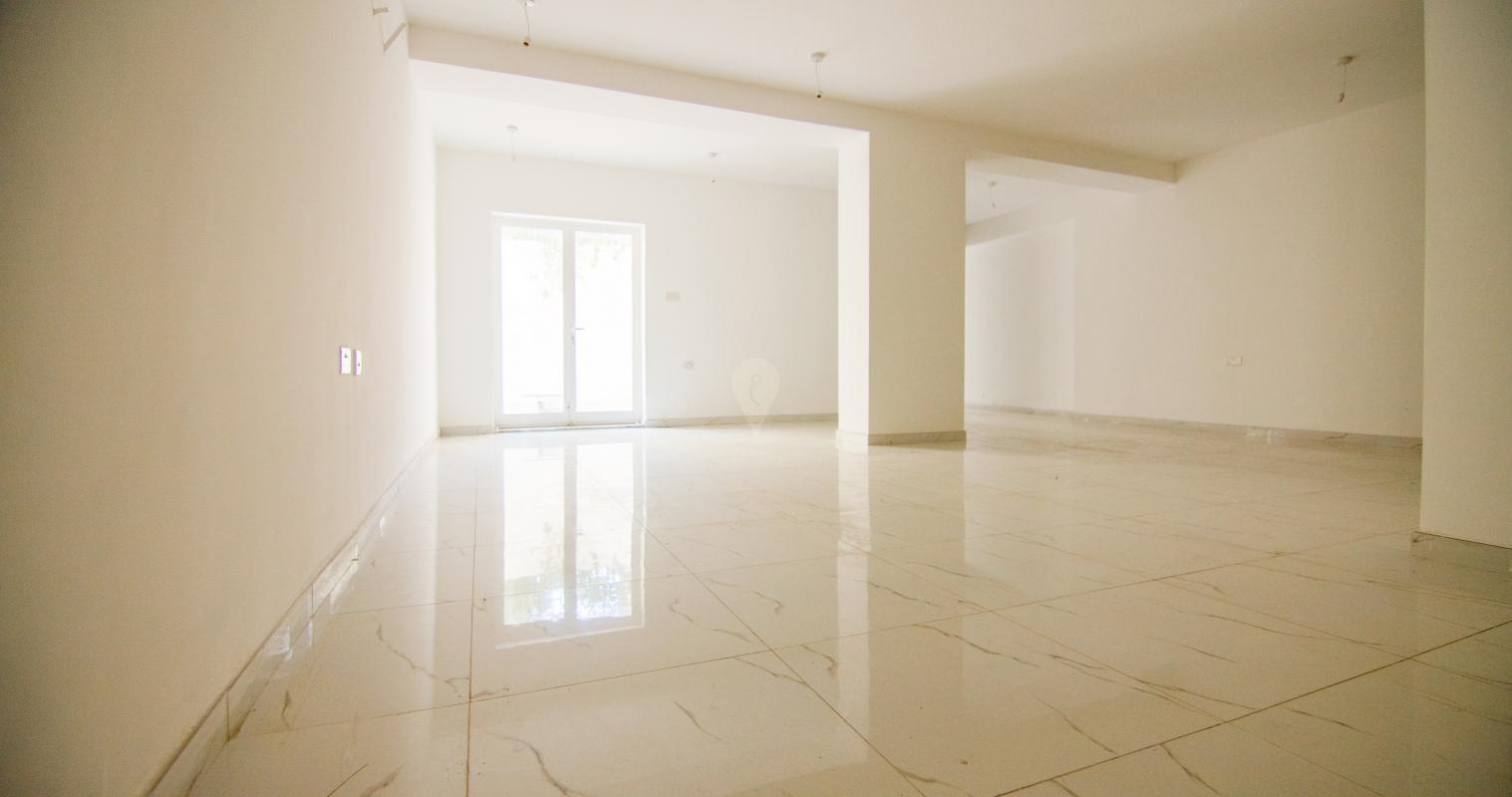 Retail / Shops / Clinics in Gzira - REF 71279