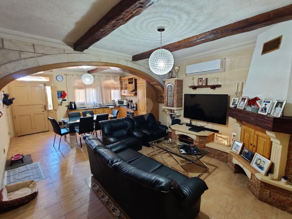 Property in Dingli - Image 2