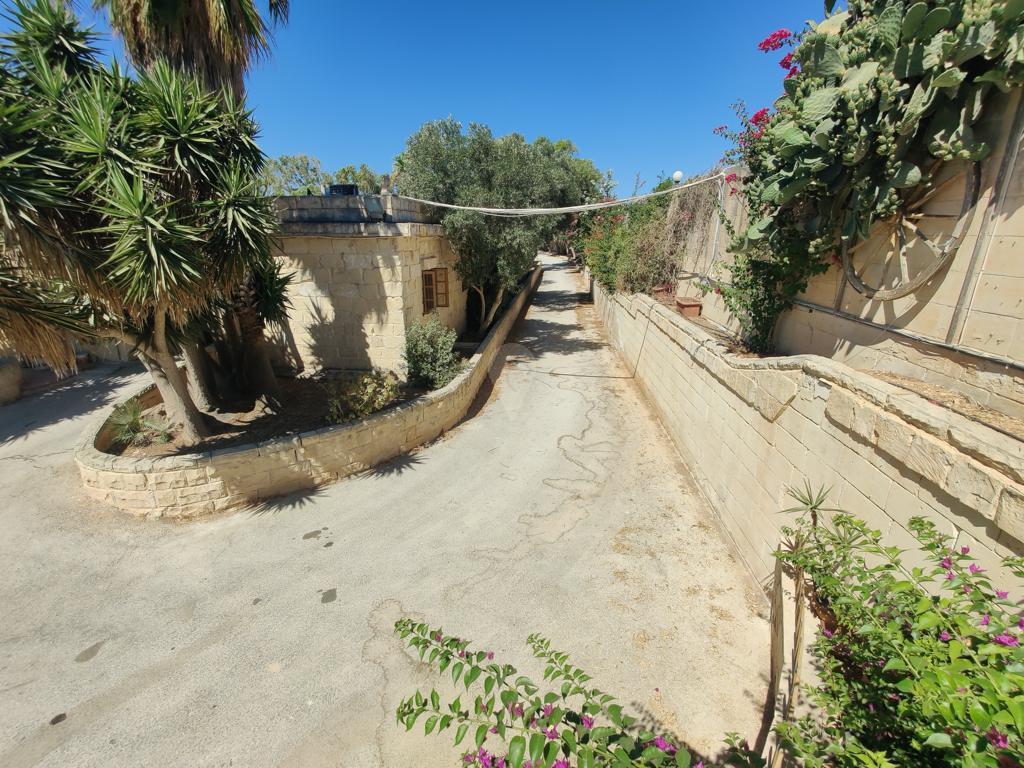 Property in Dingli - Image 18