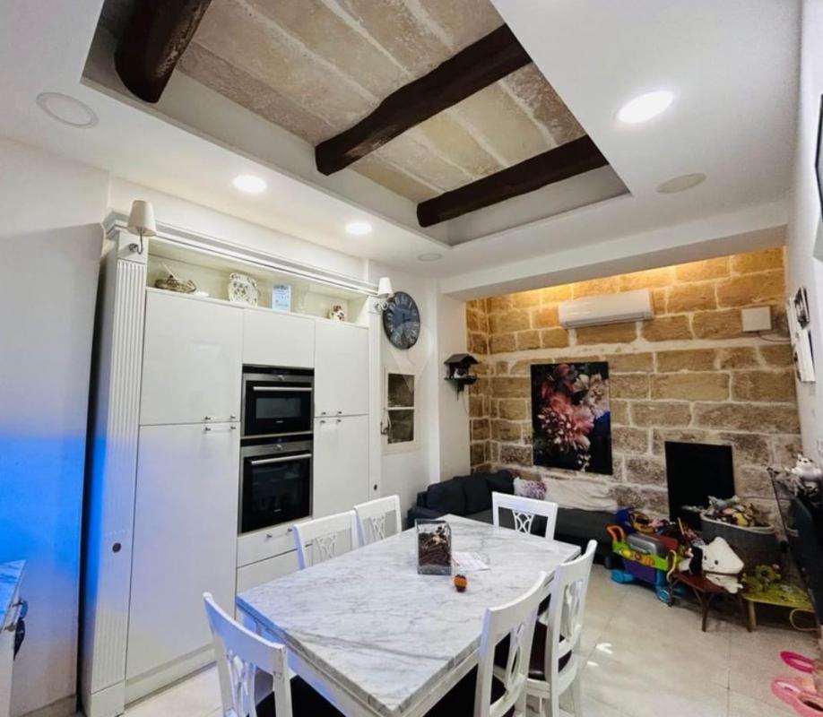 House of Character in Mosta - REF 72584