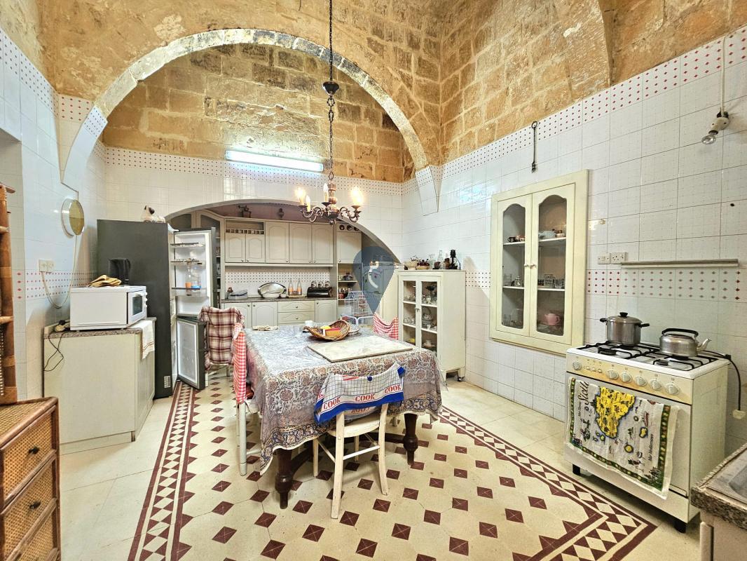 House of Character in Zebbug - REF 73886