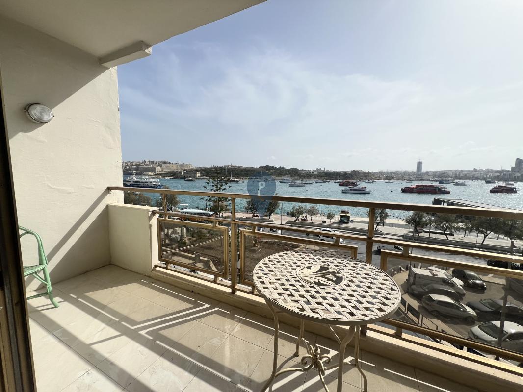 Corner Apartment in Sliema - REF 74438