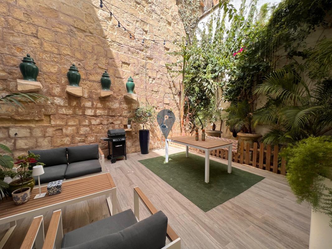 Property in Bormla - Image 5