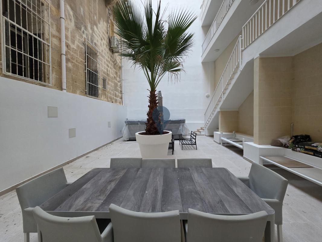 Property in Floriana - Image 8