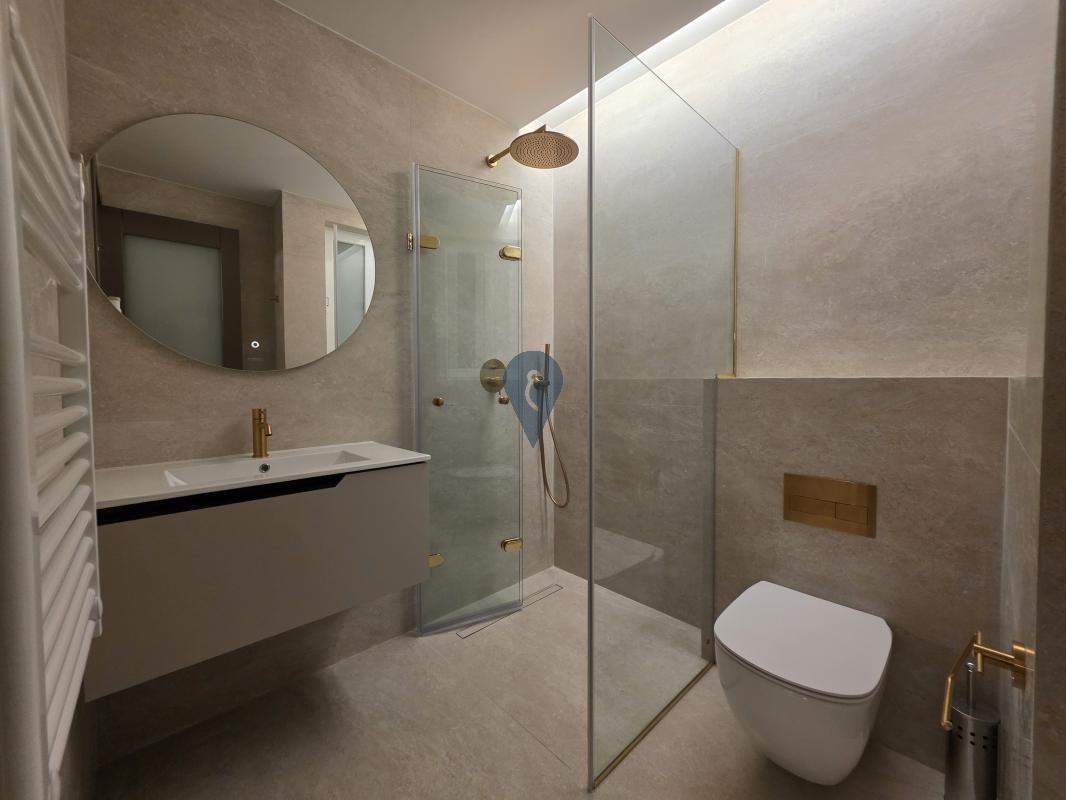 Property in Floriana - Image 12