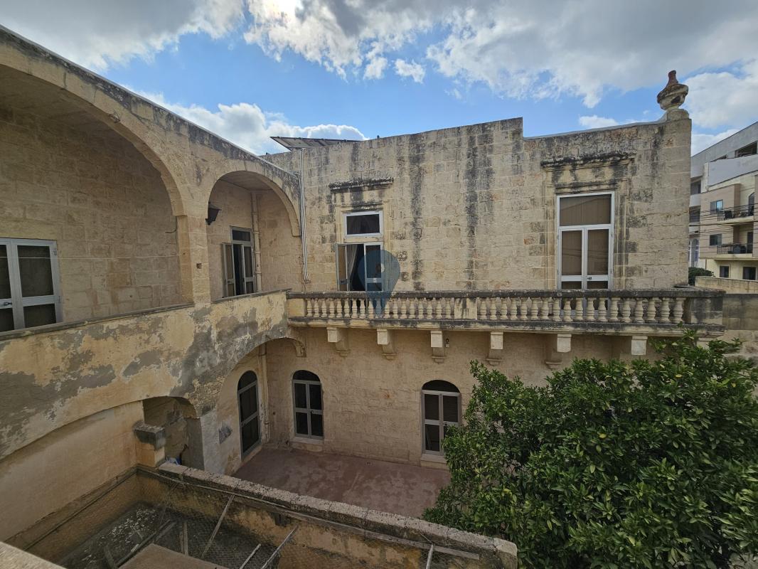 Townhouses in Mosta - REF 76081