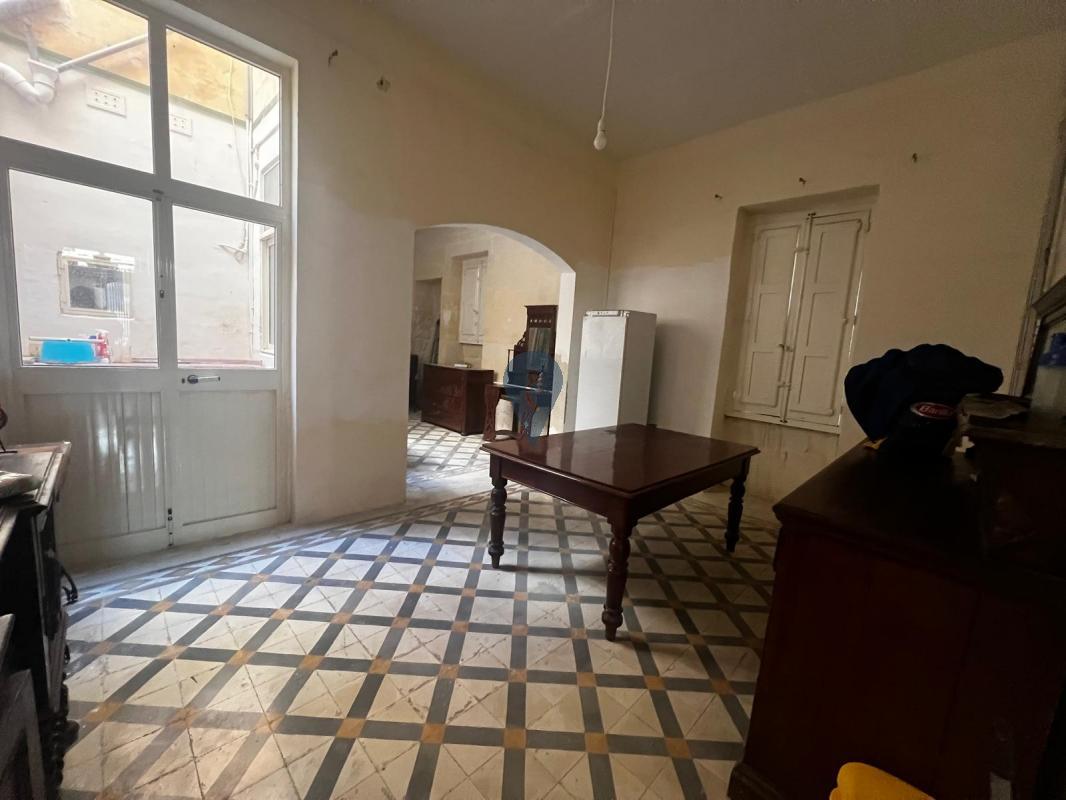 Townhouses in Sliema - REF 76342