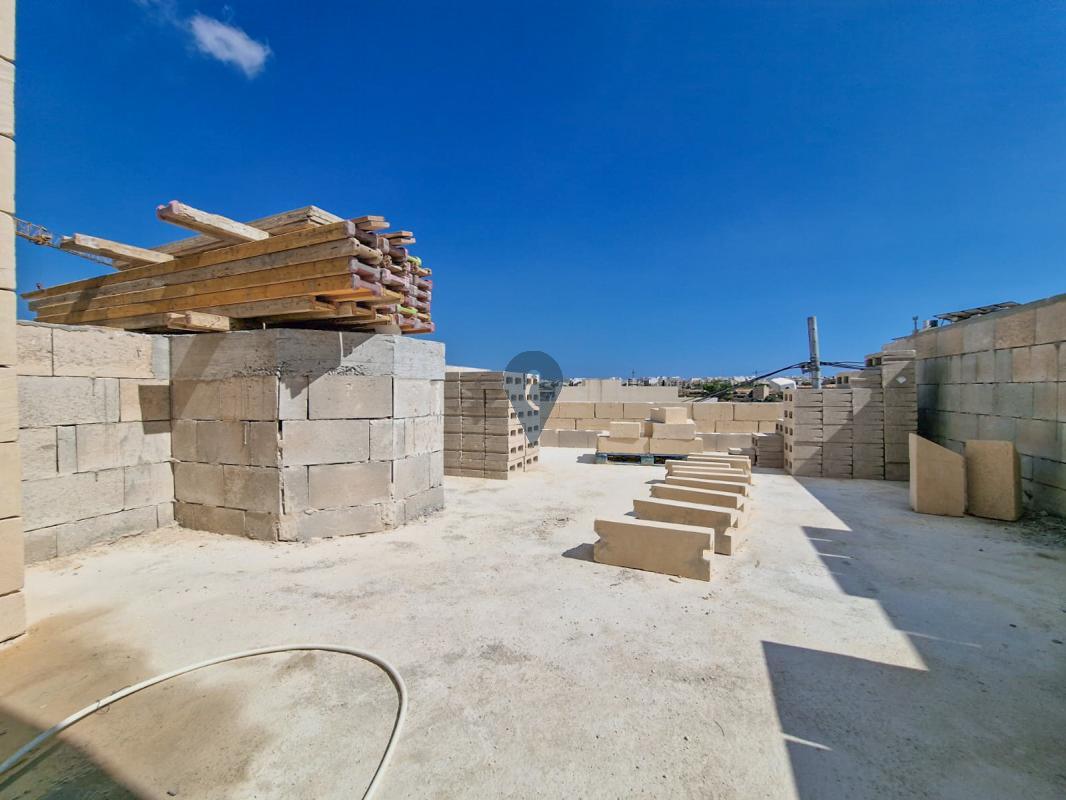 Duplex Penthouse in Zebbug - REF 79818