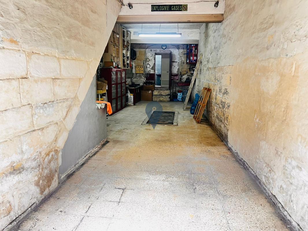 Retail / Shops / Clinics in Marsa - REF 81182