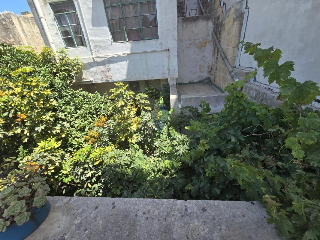 Townhouses in Mosta - REF 81542