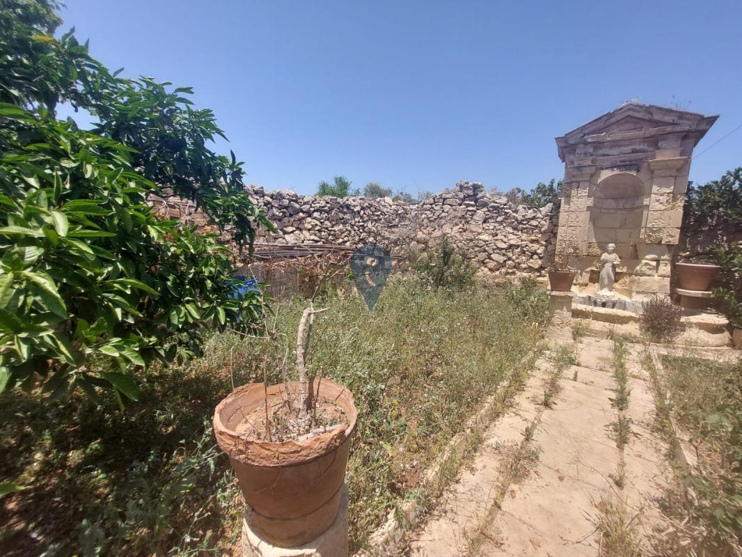 Townhouses in Kalkara - REF 81886