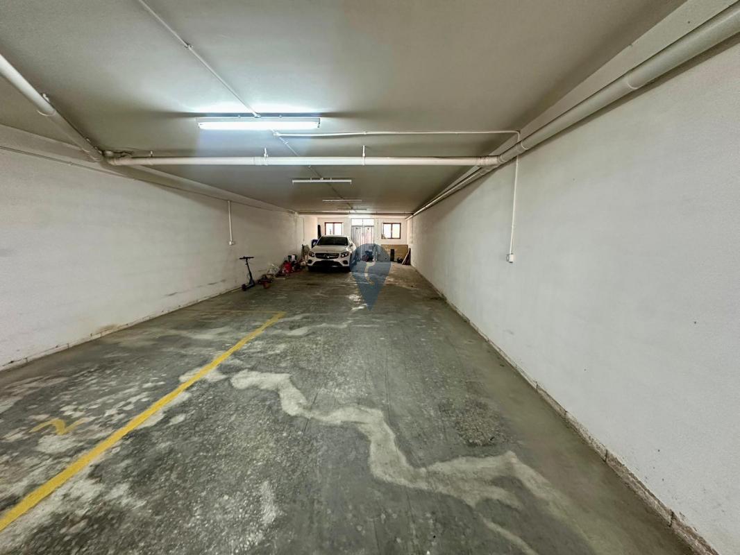 Garages / Garage Space in Qawra - REF 82482